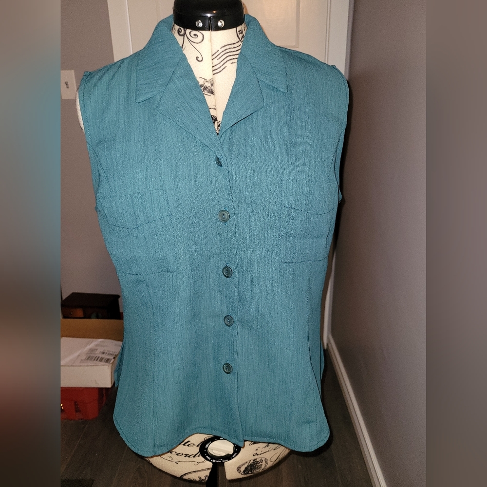 🖤 Sleeveless Blouse